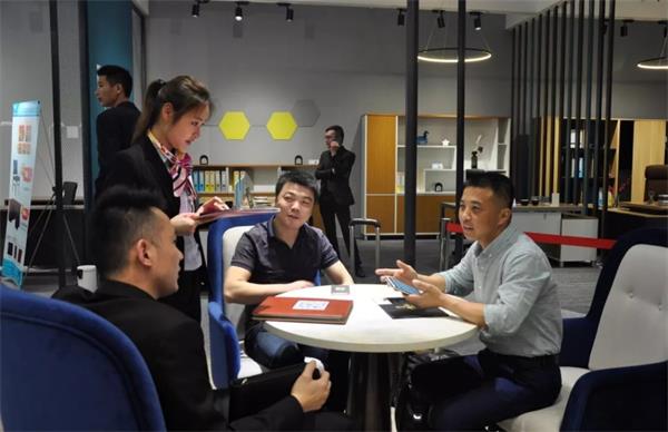 鴻業(yè)家具第43屆家博會(huì)圓滿(mǎn)成功